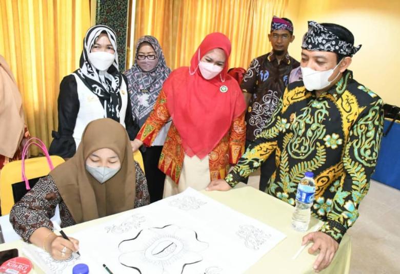 Wawali Minta Anak-anak Muda Berinovasi Dalam Membuat Batik Besurek