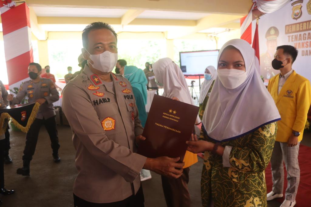 Polda Bengkulu Beri 970 Vaksinator Penghargaan